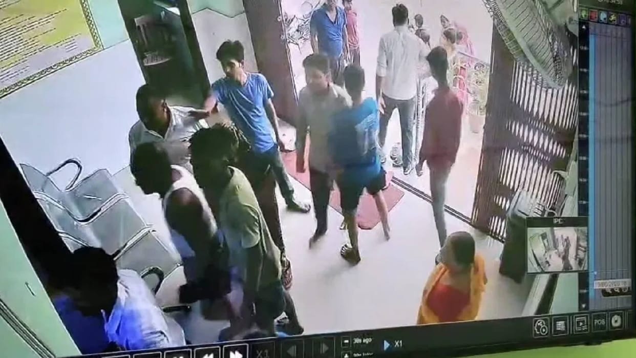 Bihar Crime News Hospital Staff Brutally Attacked Over Medical Treatment CCTV Footage Surfaces
