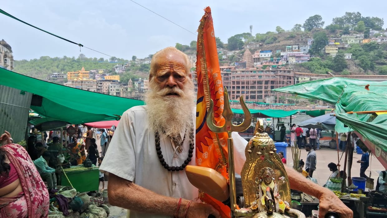 Indore: 67-year-old Narendra Kasera from Indore sets out on a two-year pilgrimage by bicycle.