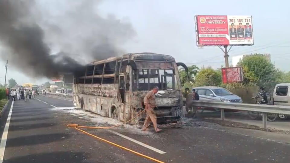 Running Bus Caught Fire in Daurala Meerut, Driver Spots Smoke, Evacuates 26 Passengers