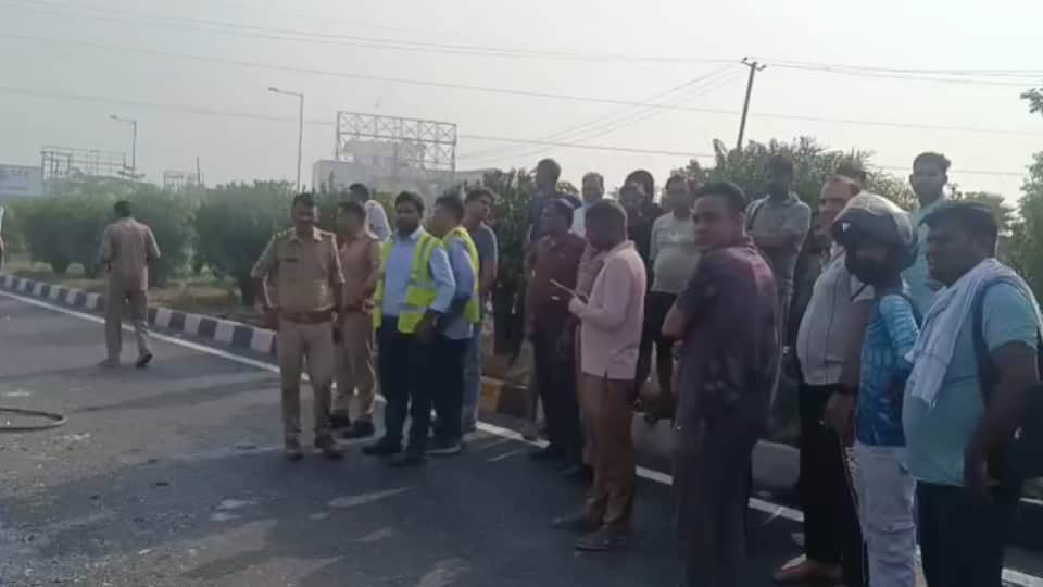 Running Bus Caught Fire in Daurala Meerut, Driver Spots Smoke, Evacuates 26 Passengers