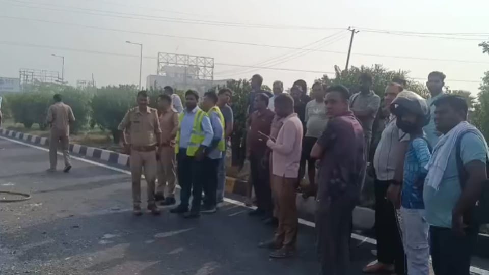 Running Bus Caught Fire in Daurala Meerut, Driver Spots Smoke, Evacuates 26 Passengers