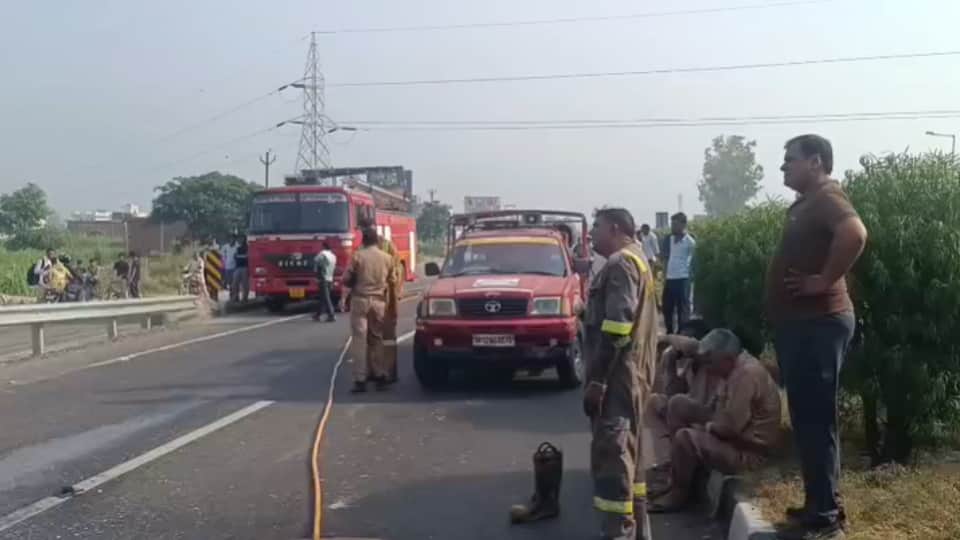 Running Bus Caught Fire in Daurala Meerut, Driver Spots Smoke, Evacuates 26 Passengers