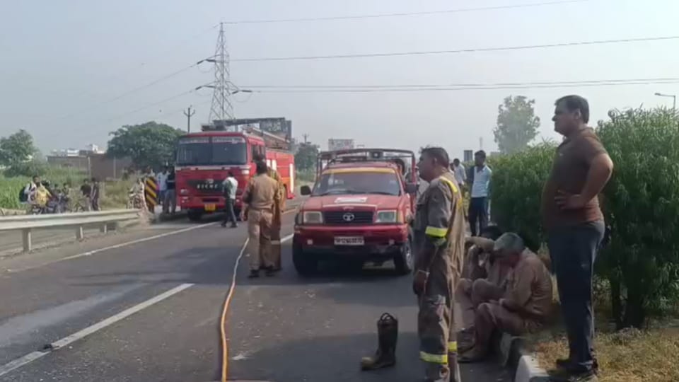 Running Bus Caught Fire in Daurala Meerut, Driver Spots Smoke, Evacuates 26 Passengers