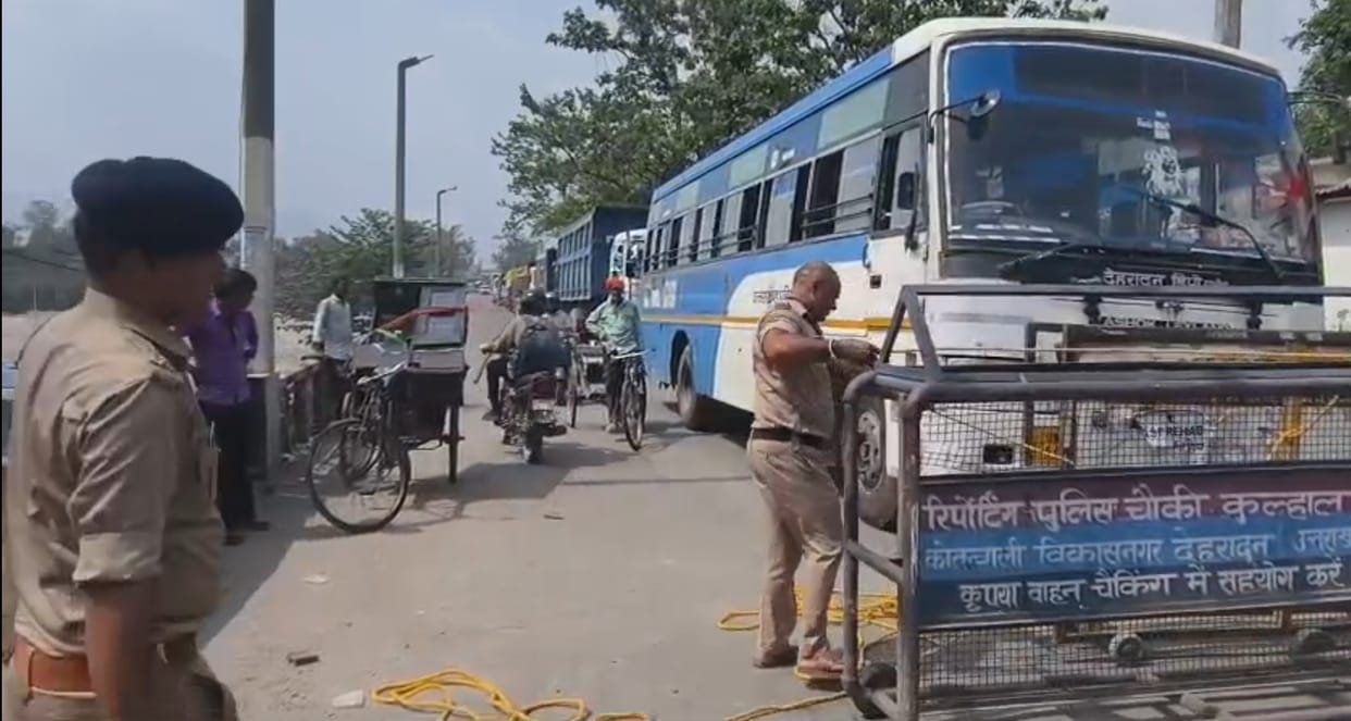 Nihang Sikh Dispute Barricades removed from Kulhal check post following talks with Nihangs traffic restored