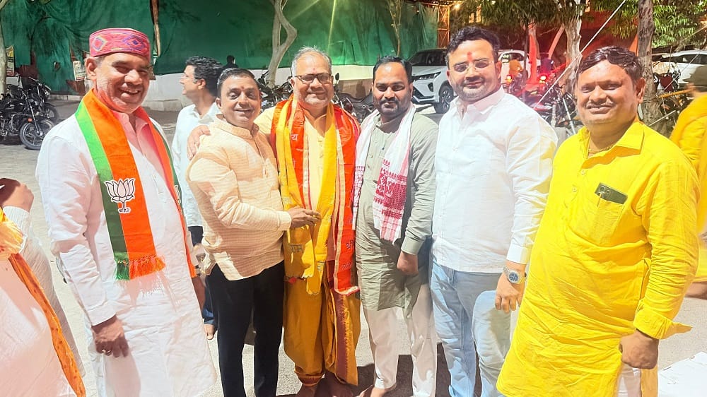 Kanpur Ramkishore Sahu declaring that a resounding victory would be achieved across all 52 seats