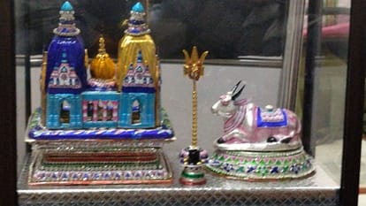 ropeway to replica of Kashi Vishwanath Temple all in Pink Meenakari in Varanasi