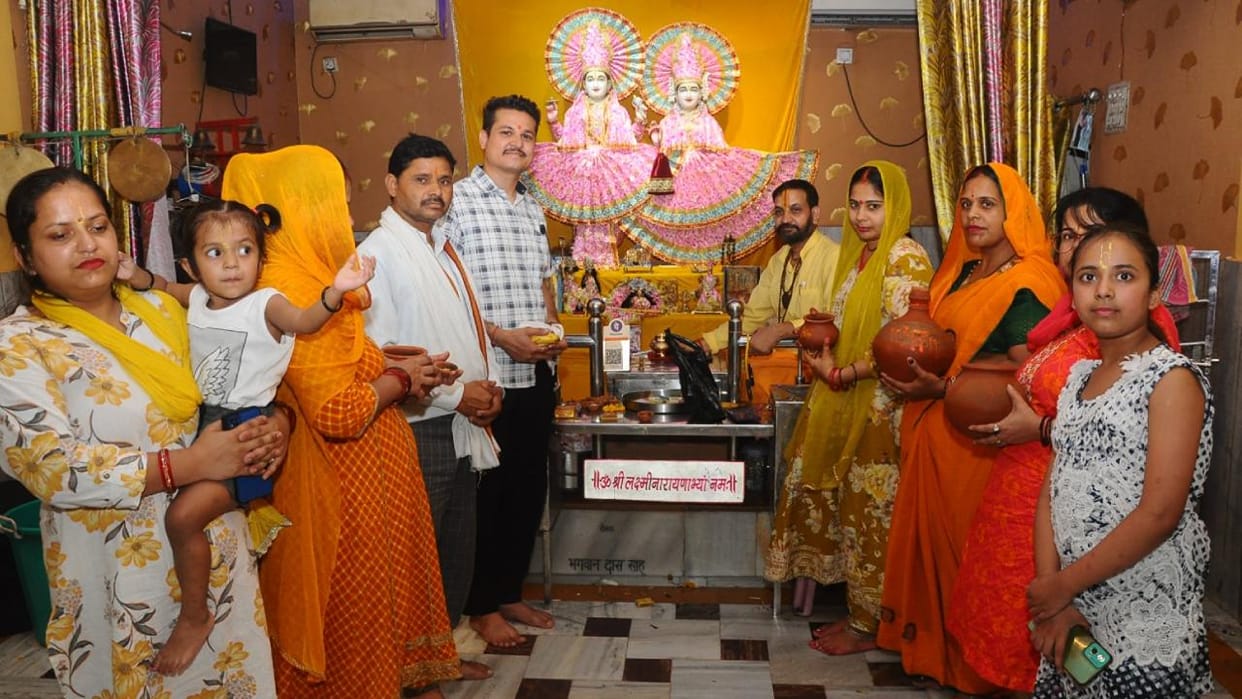 Jhansi: Devotees flocked to temples to seek blessings of the presiding deities