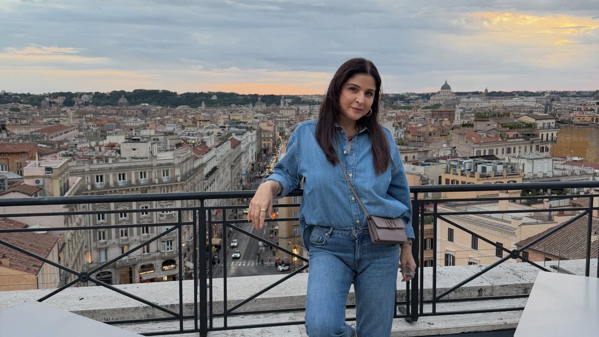 Maheep Kapoor is not 43 she is 52 Clarifies Her Age On Soha Ali Khan Podcast