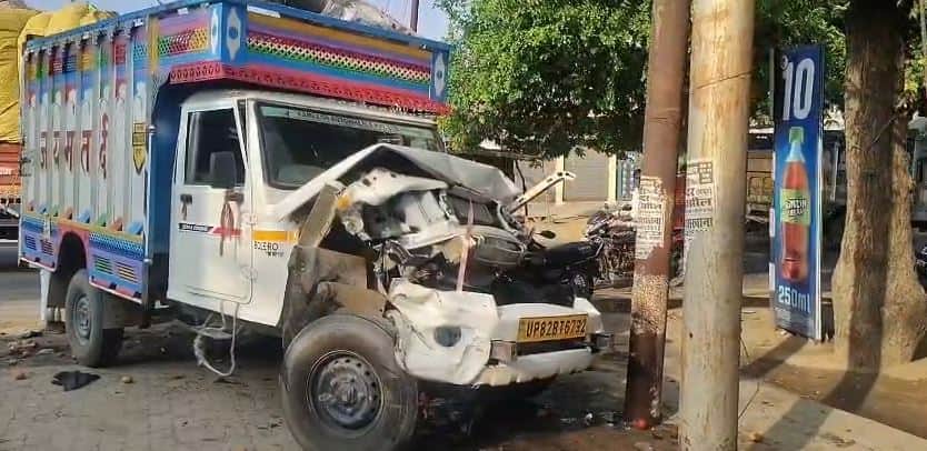 Drowsy Driver Loses Control Max Vehicle Crashes Into Electric Pole Around a Dozen Injured