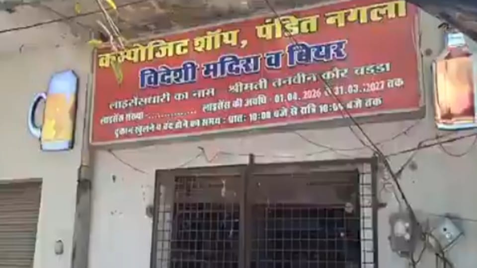 Firing at liquor shop; two salesmen shot; police scanning CCTV footage
