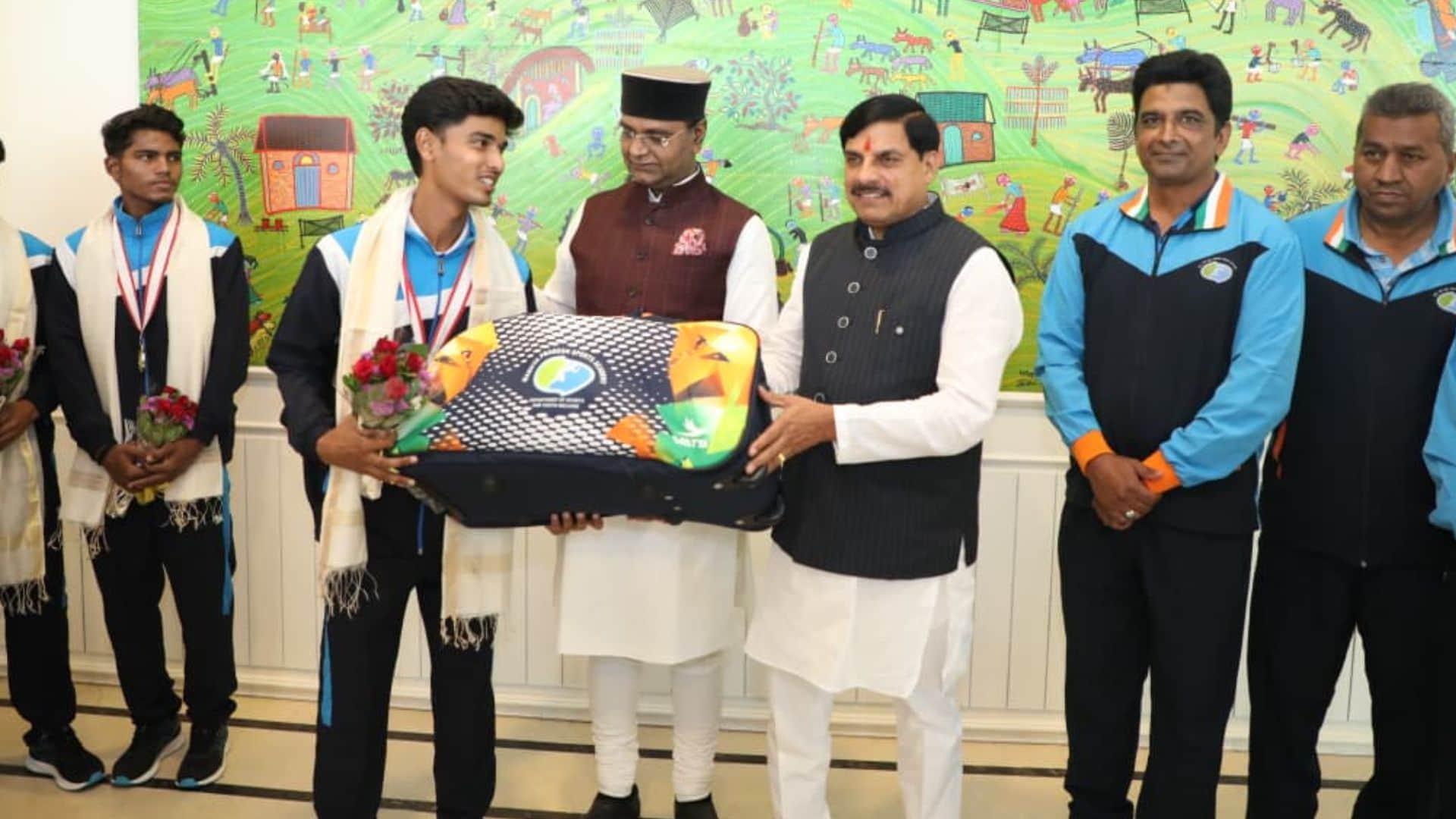 सीएम मोहन यादव ने खिलाड़ियों को सम्मानित किया
