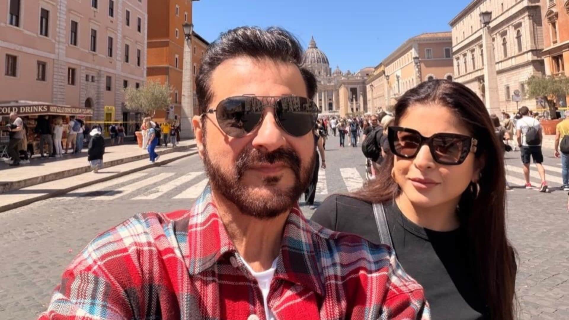 Maheep Kapoor is not 43 she is 52 Clarifies Her Age On Soha Ali Khan Podcast