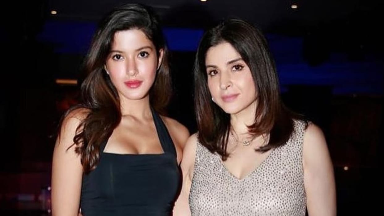 Maheep Kapoor is not 43 she is 52 Clarifies Her Age On Soha Ali Khan Podcast
