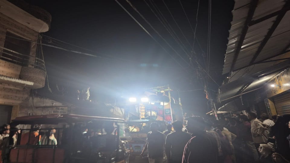 UP Tragedy During Muharram Procession Tazia Touches High-Tension Wire One Dead Four Injured by Electrocution
