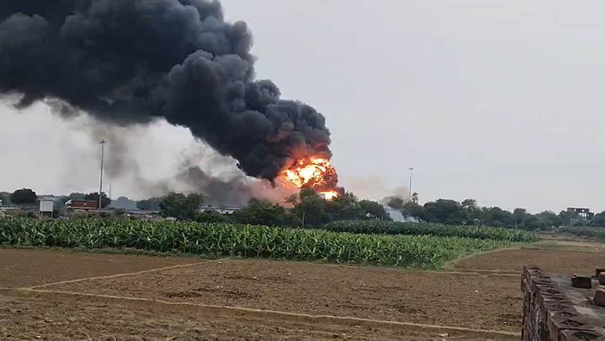 Kaushambi News: Chaos ensued after a tanker caught fire; the condition of five people who suffered burns