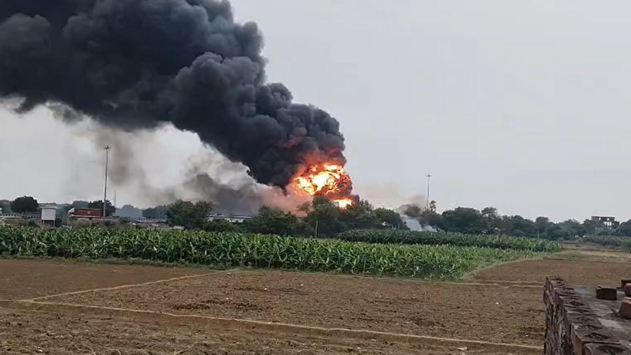 Kaushambi News: Chaos ensued after a tanker caught fire; the condition of five people who suffered burns
