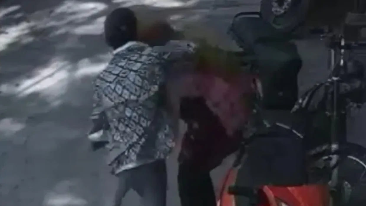 Bloodbath at Dawa Bazaar - Girl Stabbed 14 Times While Going to Work, Condition Critical