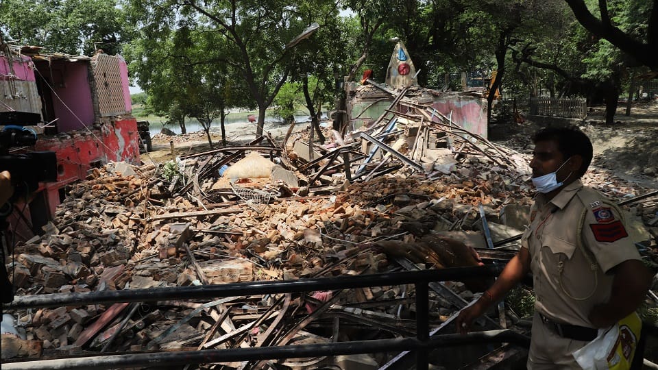 Boatmen left homeless by DDA action in the Yamuna Bazar area