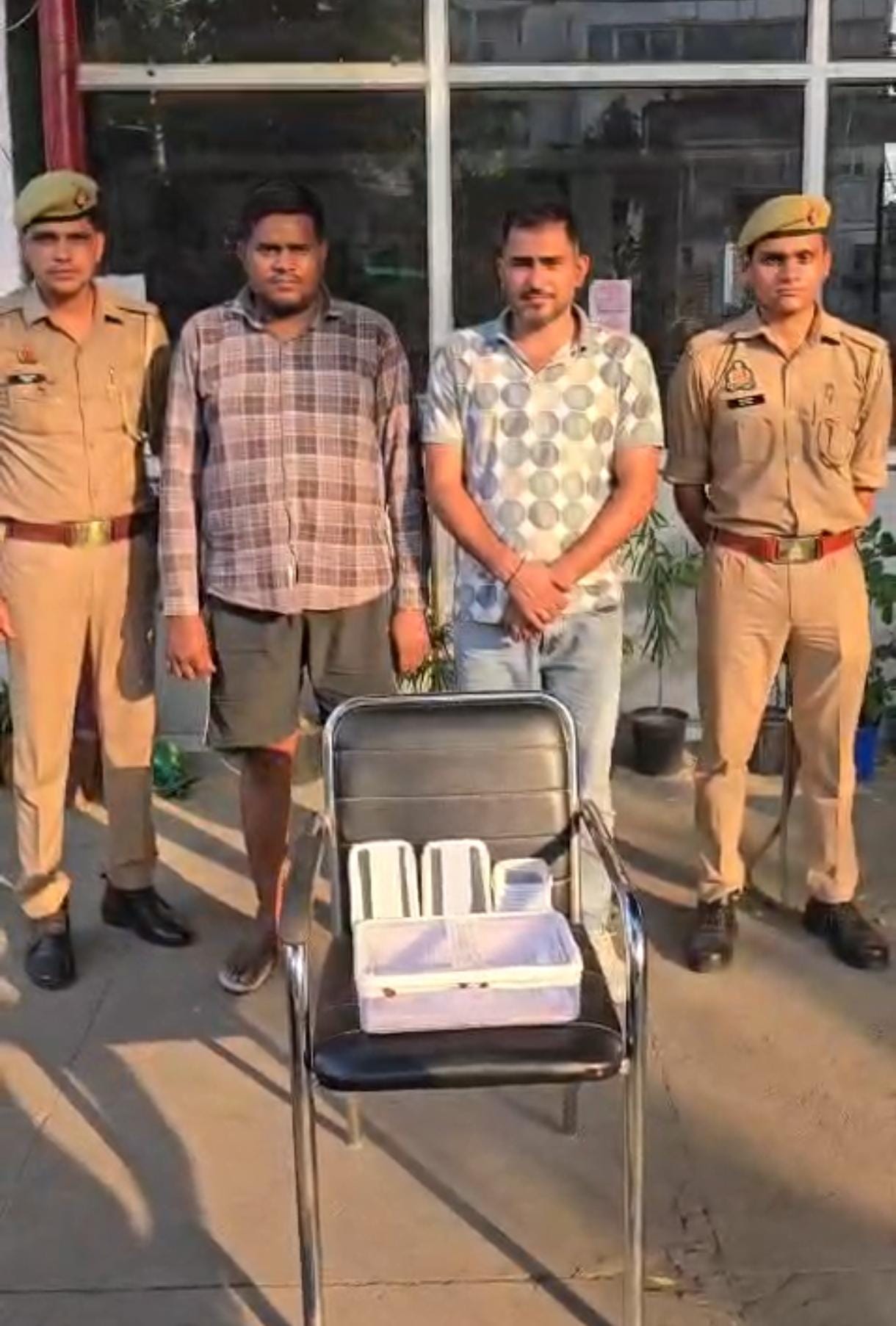 पुलिस गिरफ्त में दोनों आरोपी