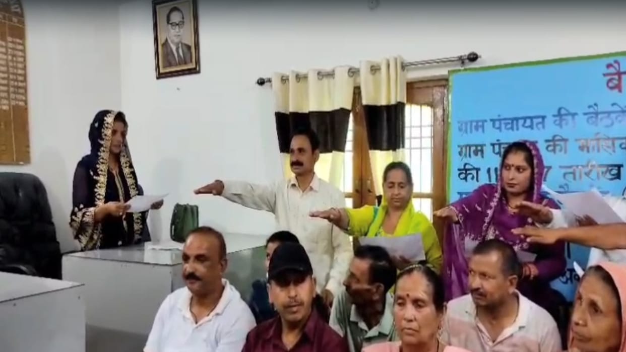 Ward members administered the oath at the first meeting of the newly elected panchayats; watch the video.
