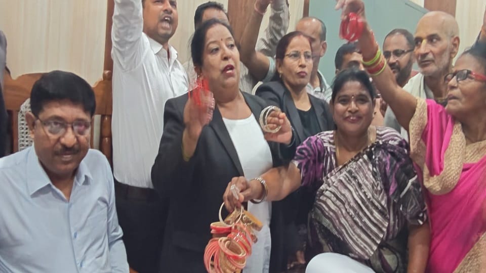 Strike continues at Tehsil office in protest against e-registry in agra