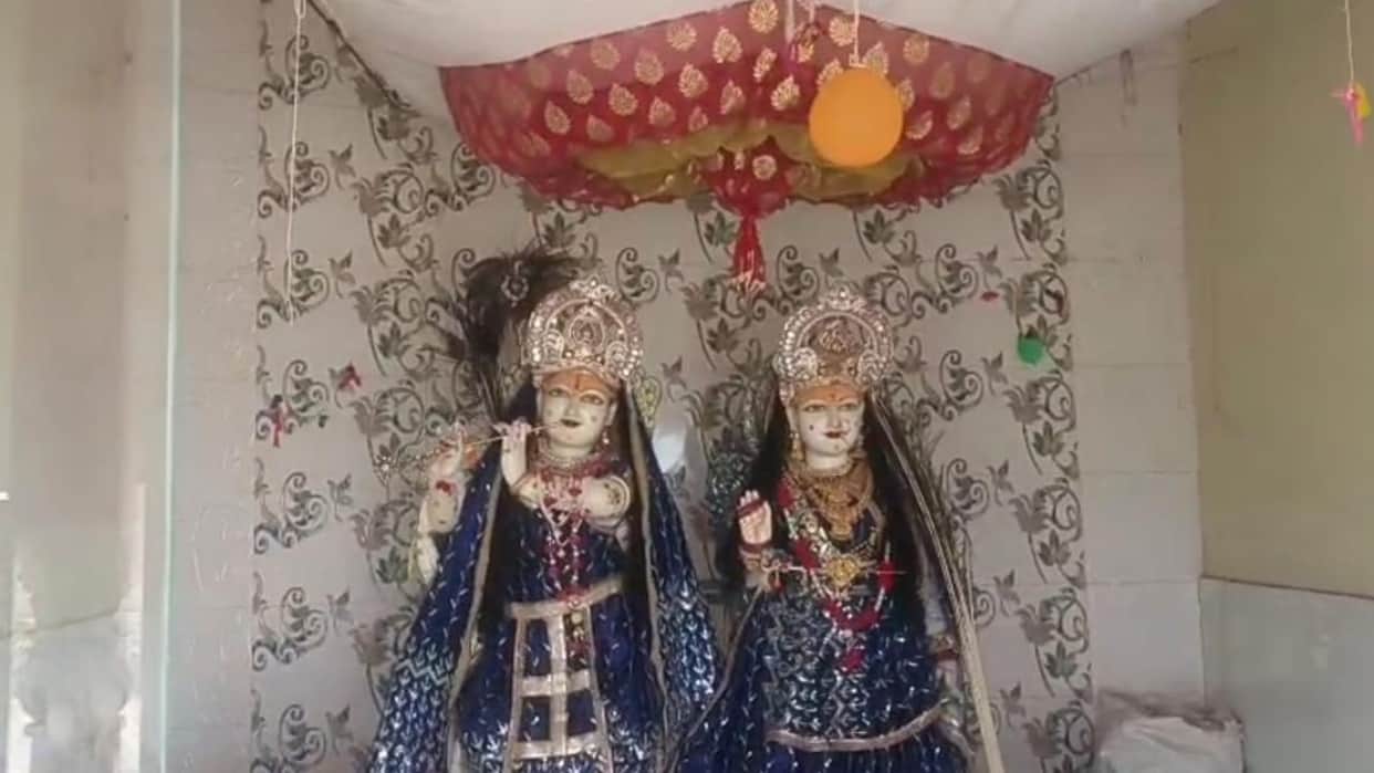 Lalitpur: Theft at Jugal Kishore Temple; cunning thieves make off with a silver crown and cash