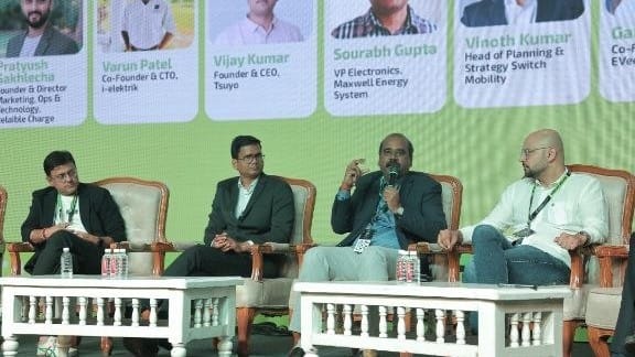 कॉन्क्लेव में चर्चा करते विशेषज्ञ।