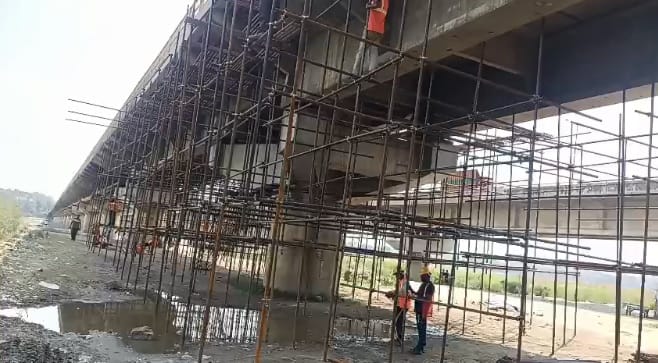 Kanpur old Jajmau Ganga bridge is being reinforced repair work on three piers is complete