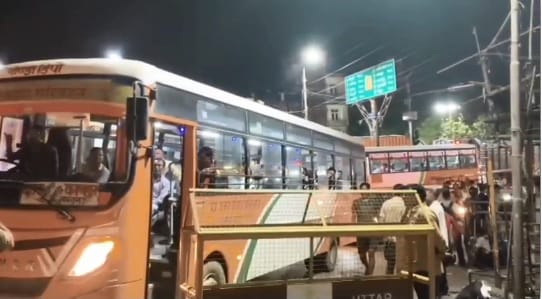 Kanpur Repair work on new Ganga bridge causes traffic jams 5 km long queue of vehicles at Ramadevi Crossing