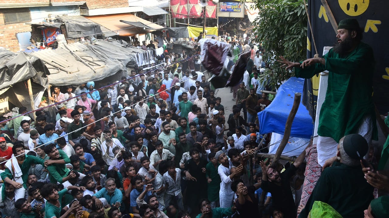 Muharram processions take out amidst chants of Ya Hussain Takht-Tazias were laid to rest in bareilly