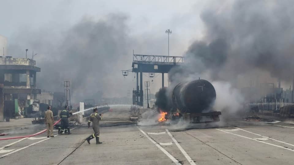 LPG tanker fire in UP Door open flames ahead story from gas leak to blast kaushambi