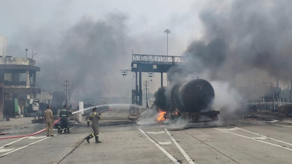 LPG tanker fire in UP Door open flames ahead story from gas leak to blast kaushambi