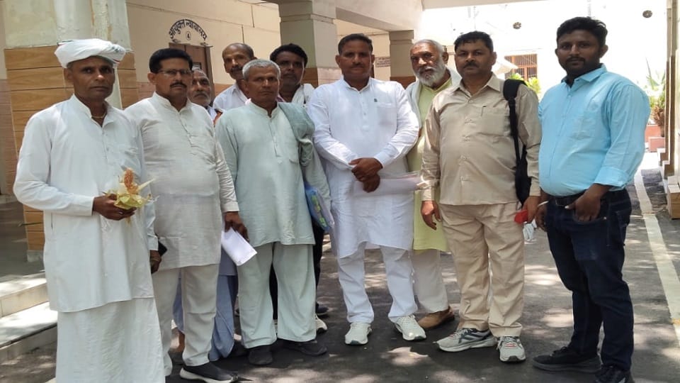 Farmers submitted memorandum to Divisional Commissioner regarding land acquisition compensation