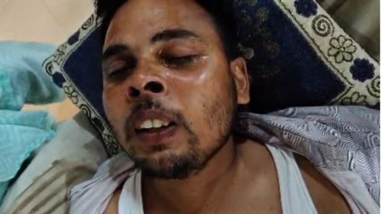 Contract worker accuses JE of mental harassment in lakhimpur kheri