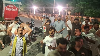 Five colonies left in dark, residents take streets, commotion erupts outside Moradabad DM residence