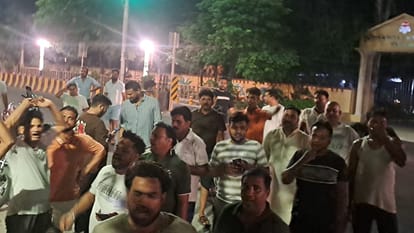 Five colonies left in dark, residents take streets, commotion erupts outside Moradabad DM residence