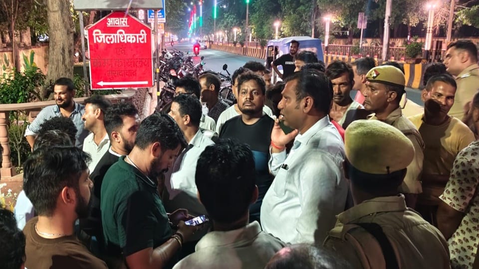 Five colonies left in dark, residents take streets, commotion erupts outside Moradabad DM residence