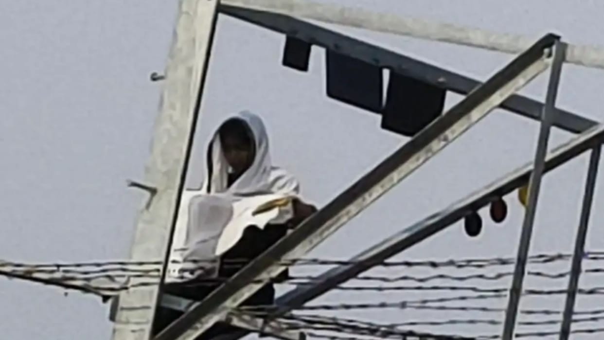 Teenage girl climbs high-tension power tower insisting on marrying her boyfriend in Mirzapur