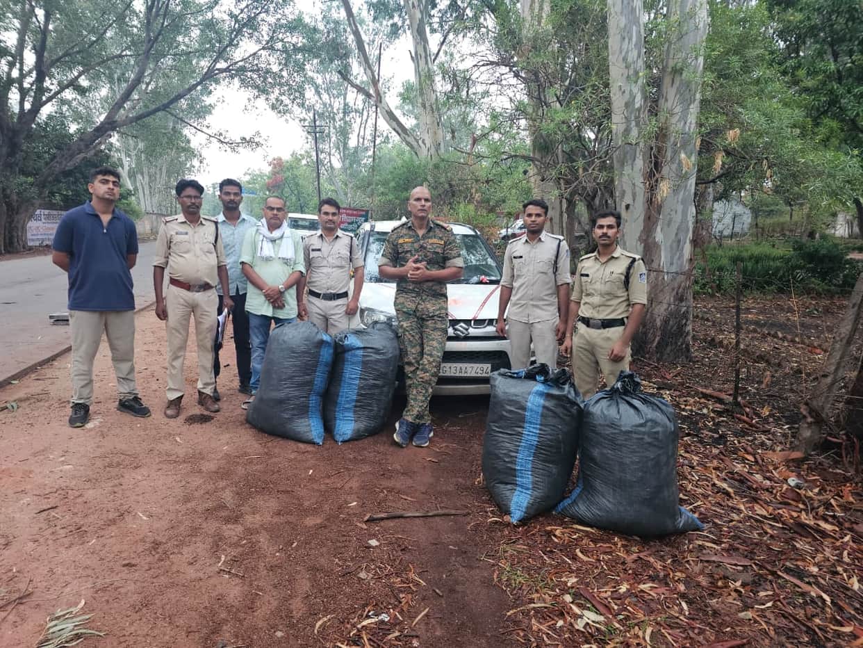 267 kg of marijuana recovered from two cars, creating panic among smugglers in Shahdol