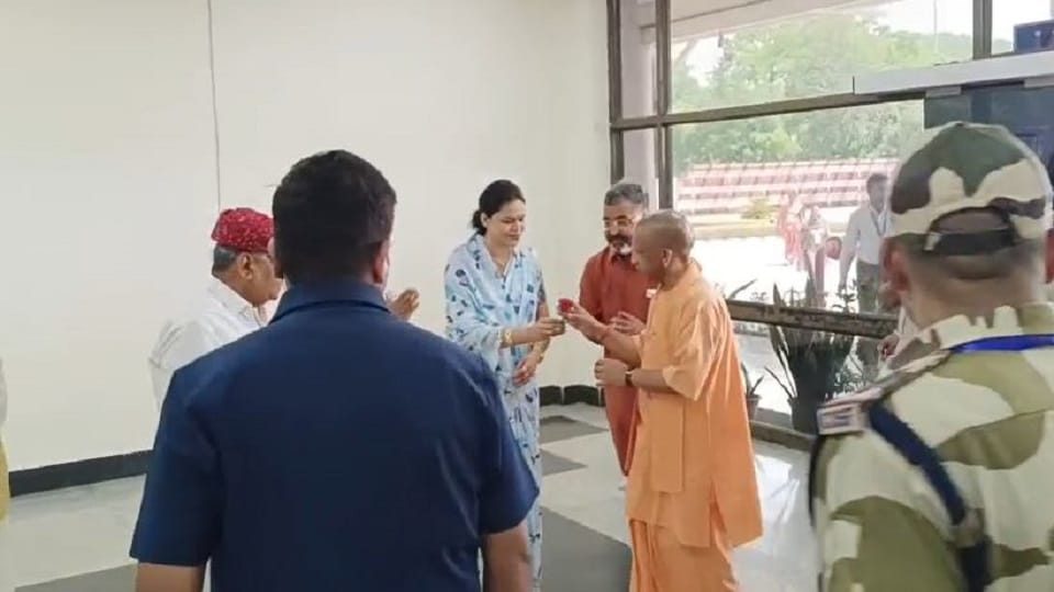 CM Yogi Adityanath has arrived in Agra