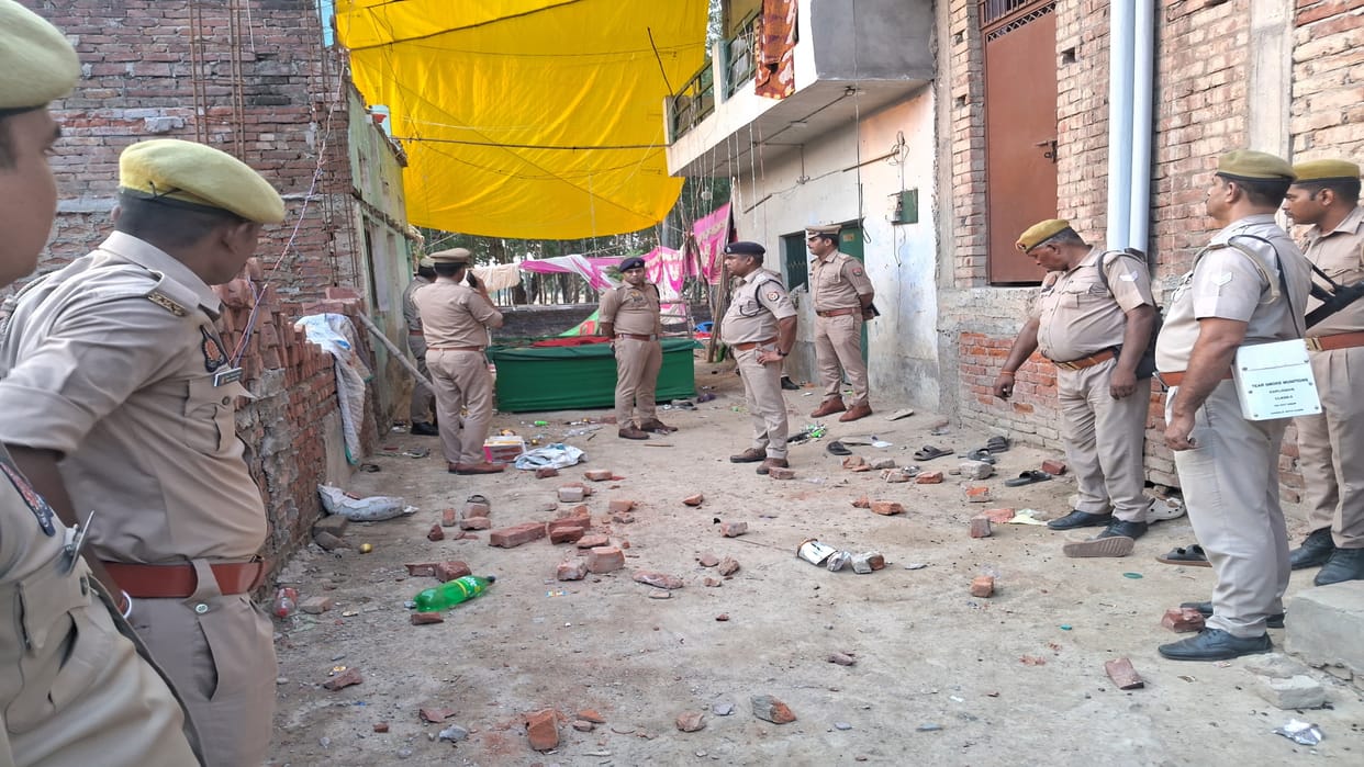 Police search operation at the hideouts of the accused in the Prayagraj-Anapur incident.