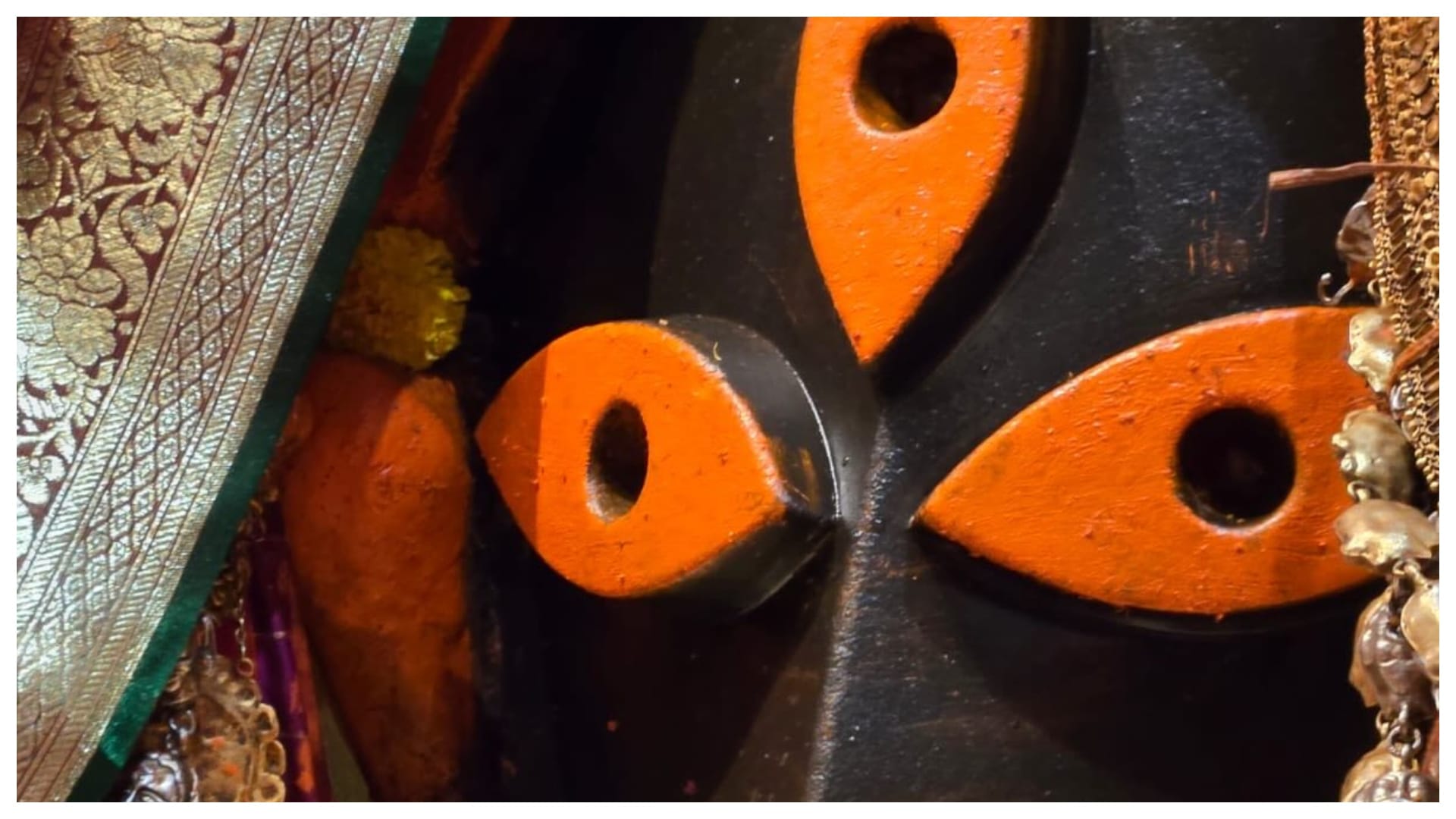 Anupam Kher worships Goddess Kali at Kalighat Kali Temple in Kolkata seeks blessings watch the viral video
