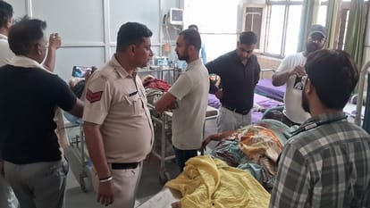 UP: Car collides with brick-laden truck on KMP; Meerut couple and daughter killed