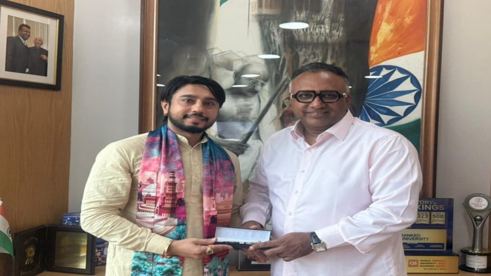 The Vice-Chancellor of O.P. Jindal Global University honored painter Dr. Rajan Maluja.