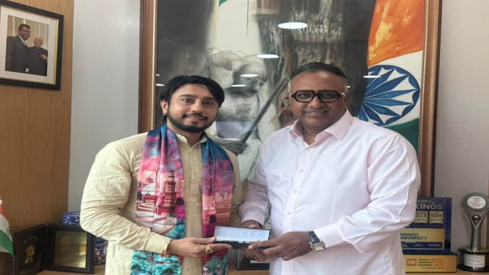 चित्रकार डॉक्टर राजन मलूजा को किया सम्मानित