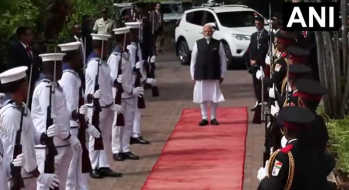PM मोदी का सेशेल्स में शाही स्वागत: स्टेट हाउस में मिला गार्ड ऑफ ऑनर; राष्ट्रपति हर्मिनी रहे मौजूद