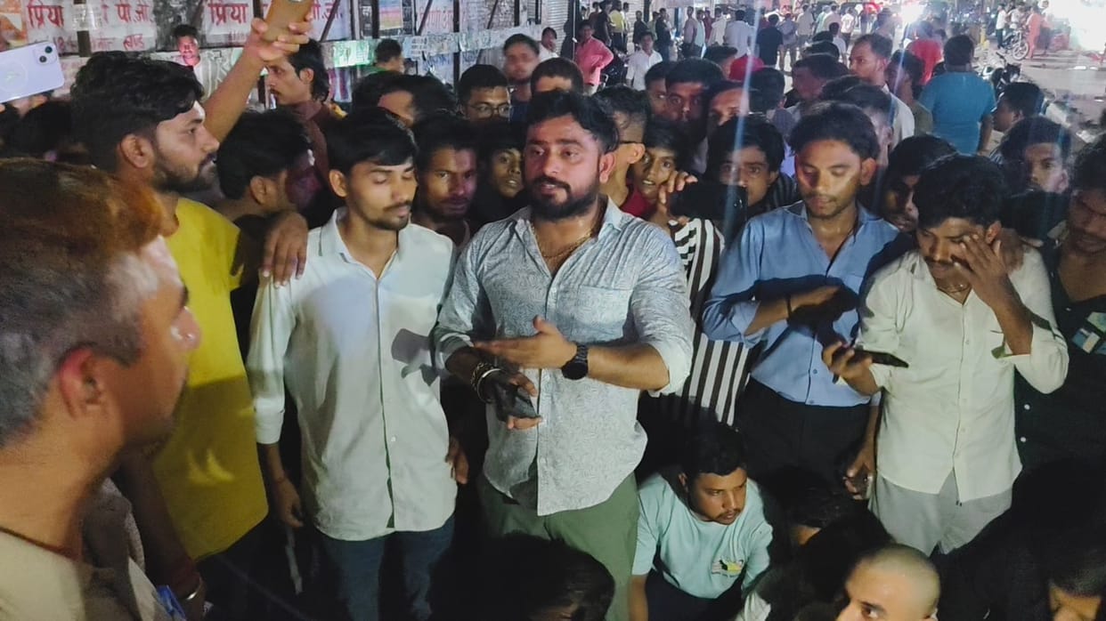 Lucknow: In a minor dispute, miscreants opened fire, injuring one person; all nine accused absconded.