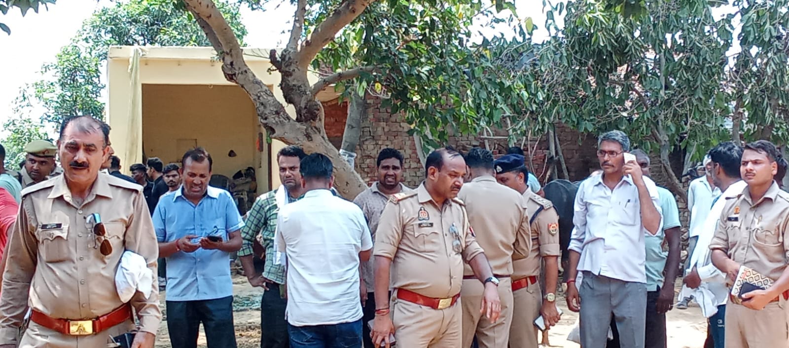 Husband murders wife by slitting her throat with a sharp-edged weapon in Bulandshahr