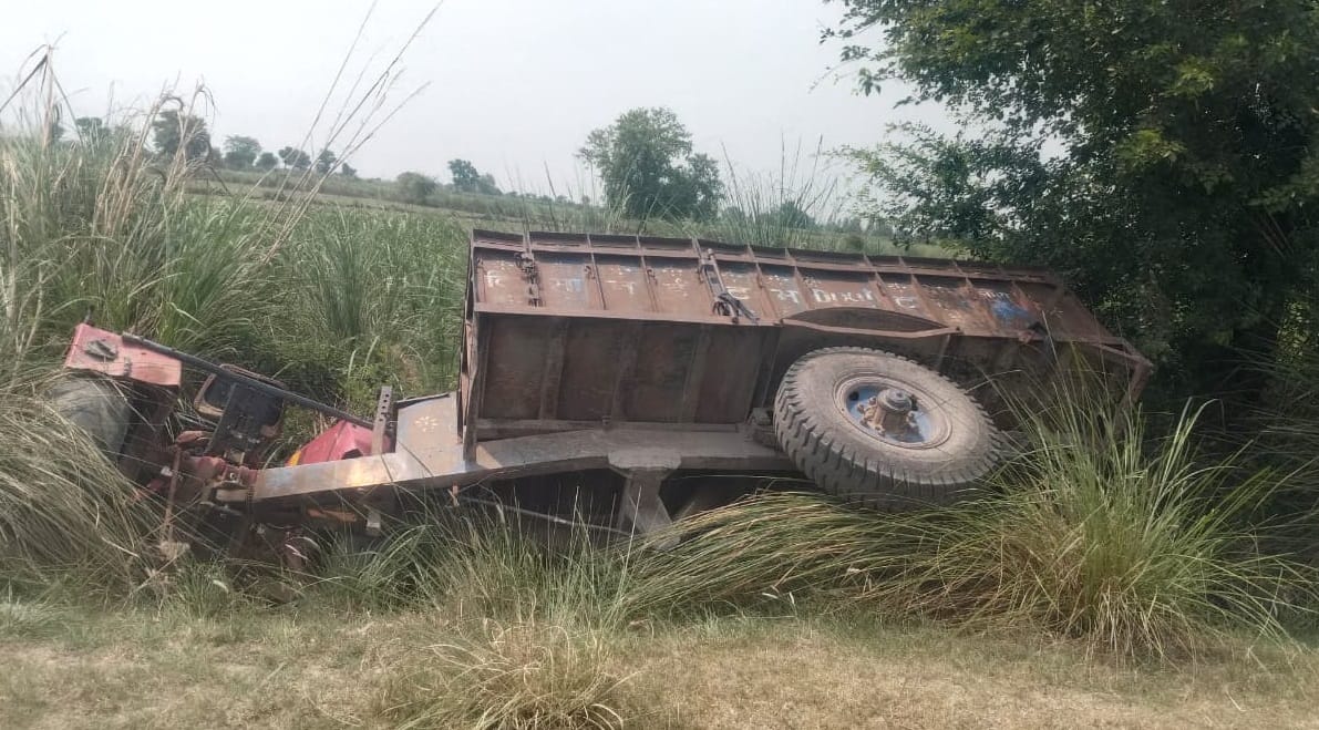 Farrukhabad out of control tractor trolley overturned resulting in a young man death after being crushed