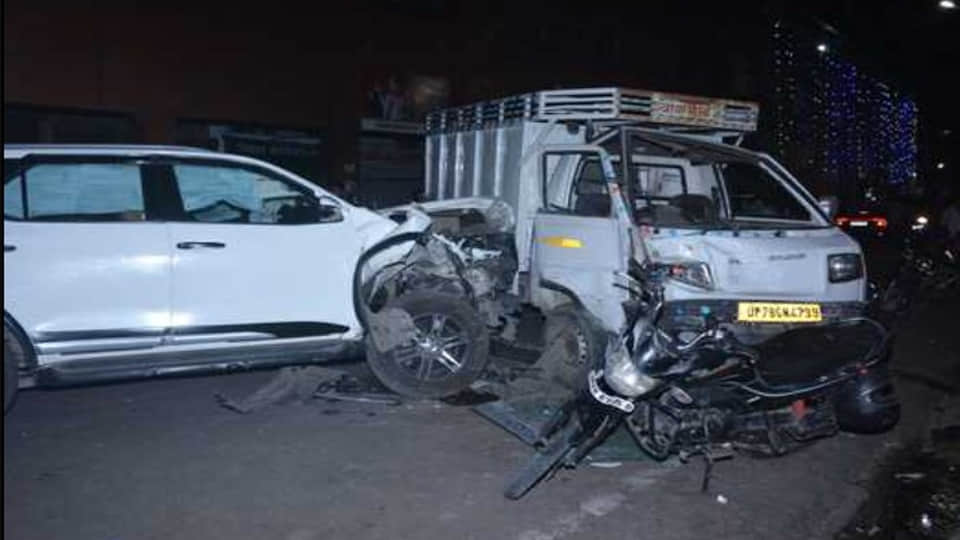 Kanpur: Out-of-control Fortuner rams into vehicles in Sisamau; eight injured